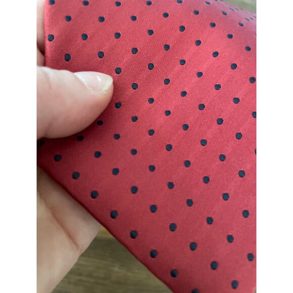 BANANA REPUBLIC 100 % Silk Tie Red & Black Mini Dot Pattern - Picture 8 of 10